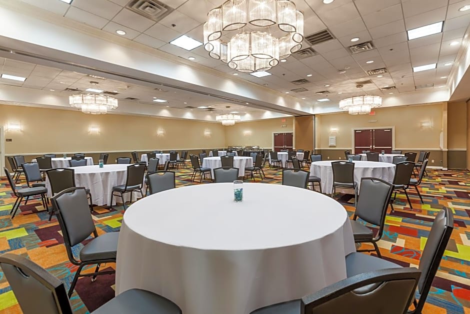 Holiday Inn Hotel & Suites Oklahoma City North, an IHG Hotel