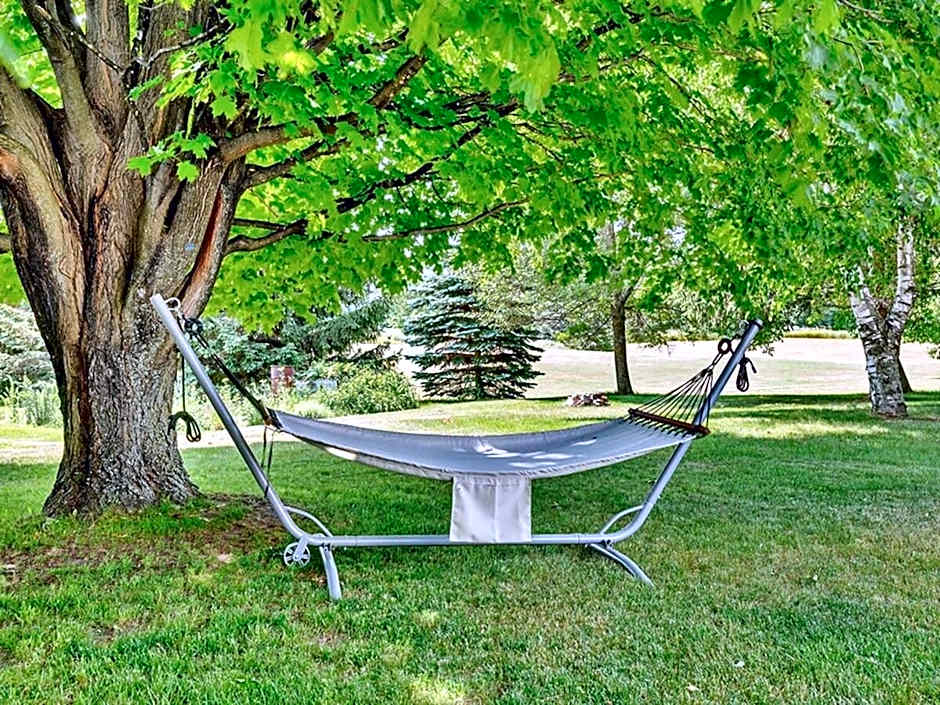 The Gem - Beautiful farmhouse with hot tub