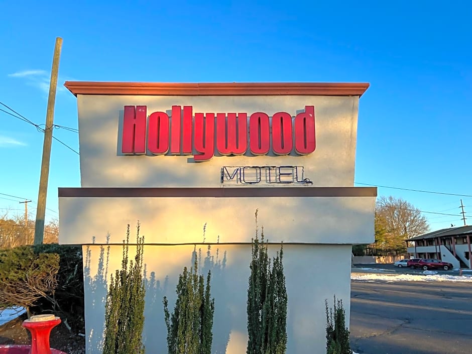 HOLLYWOOD MOTEL