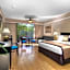 Dinah`S Garden Hotel