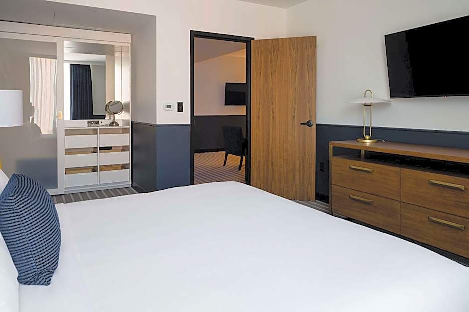 Cambria Hotel Boston Somerville