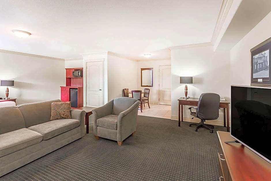 Ramada by Wyndham Hinton