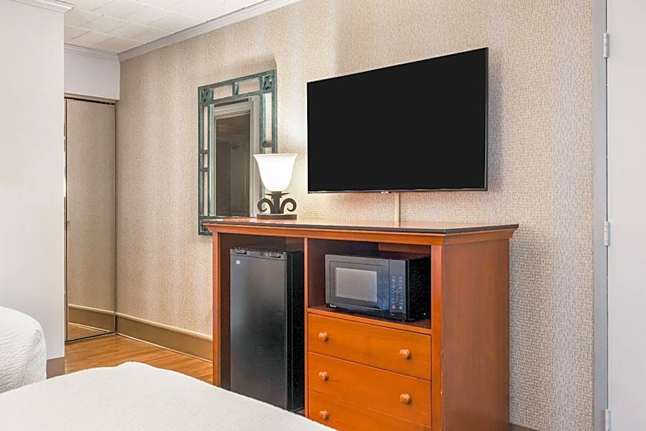 Ramada Hotel & Conference Center by Wyndham State College 