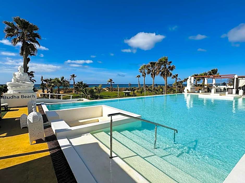 Hotel LIVVO Budha Beach