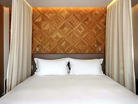 Contemporary Deluxe Room with Balcony and Pool View