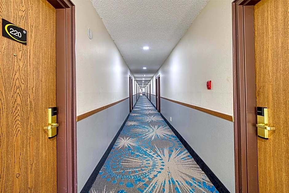 Super 8 by Wyndham Hot Springs