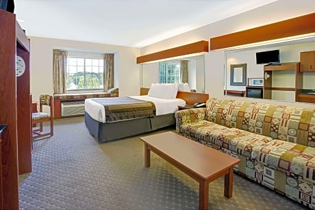 1 Queen Bed Mobility Accessible Suite Non-Smoking