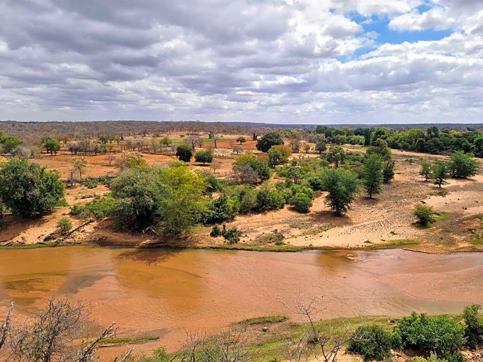 Nthakeni Bush & River Camp