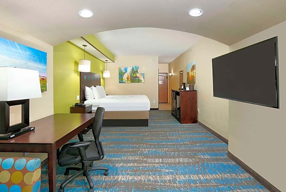 La Quinta Inn & Suites by Wyndham Dallas Grand Prairie South