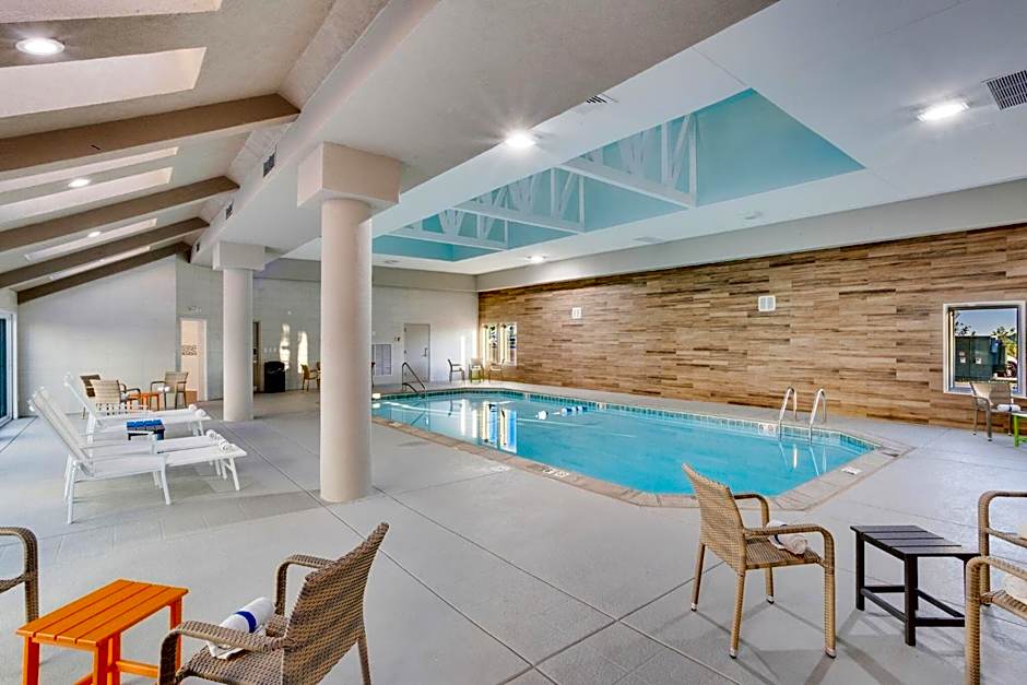Orangewood Inn & Suites Kansas City Airport