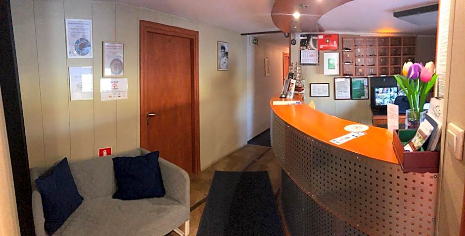 The Boat - Hostel&Chill