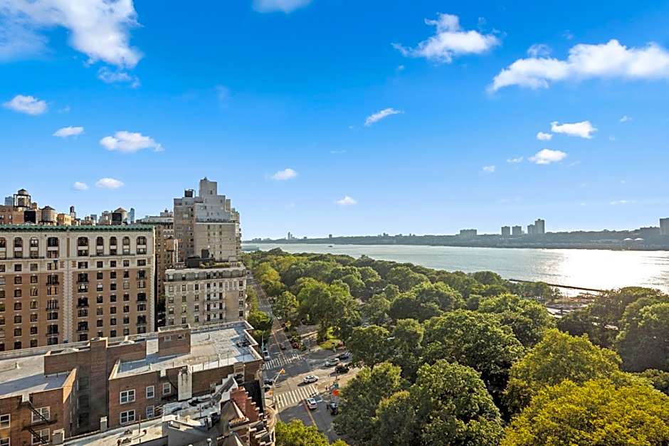 Riverside Tower Hotel
