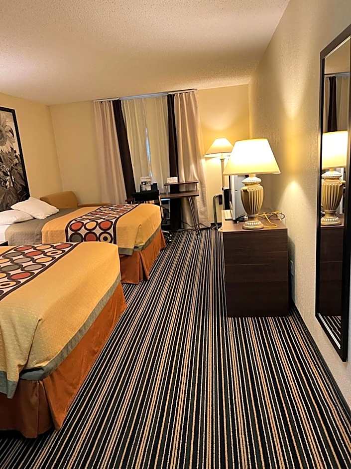 Super 8 by Wyndham Dodge City