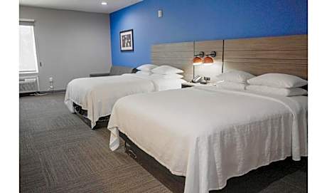 Deluxe Two Queen Room with Sofa- Wheel Chair Accessible