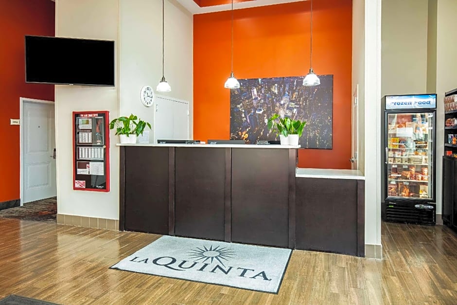 La Quinta Inn and Suites by Wyndham Long Island City