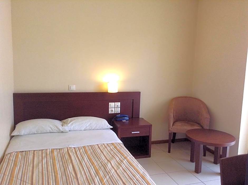 Photo 1 of 7 of Single Room