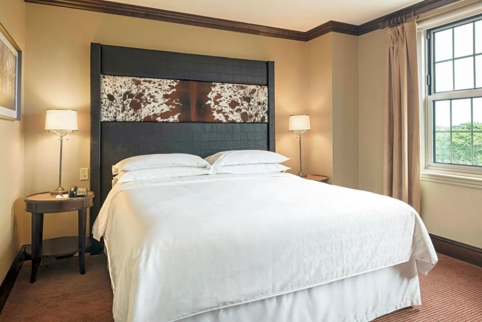 Sheraton Commander Hotel