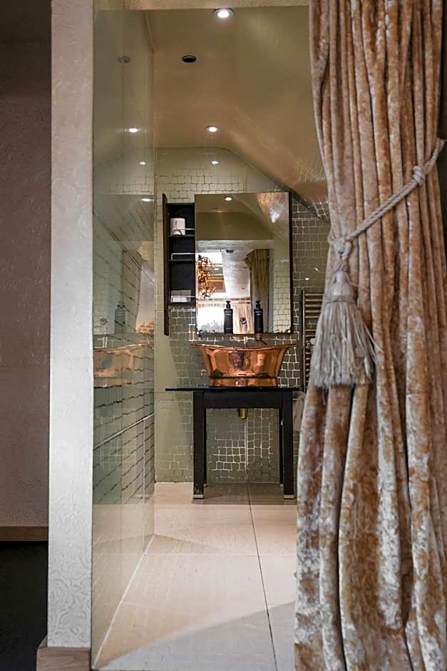 Crazy Bear Beaconsfield