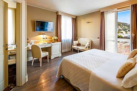 Superior Double or Twin Room with Balcony and Sea View