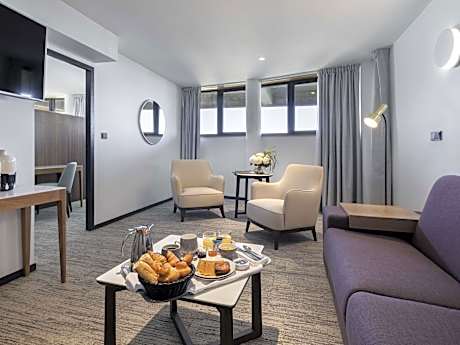 Suite with One Queen Bed and Living Room - Beach Front