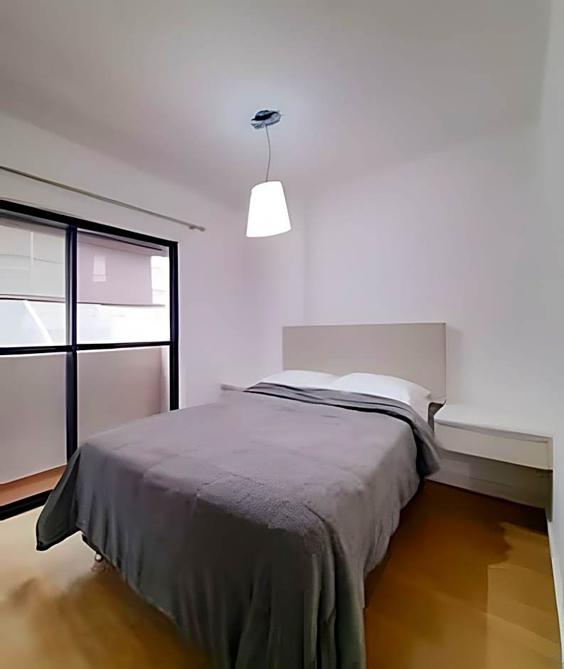 Apto em frente ao shopping com piscina aquecida