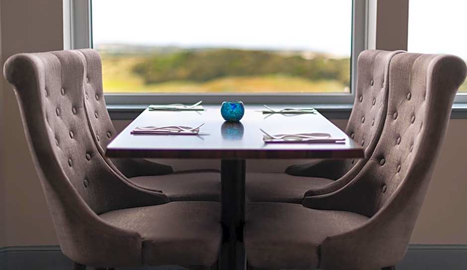 GOLF View Hotel & Macintosh Restaurant