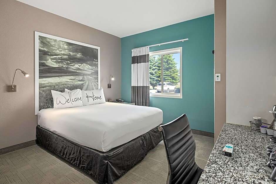 Prairie Crest Medicine Hat by IHG