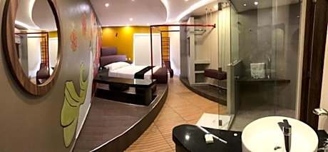 Deluxe King Suite