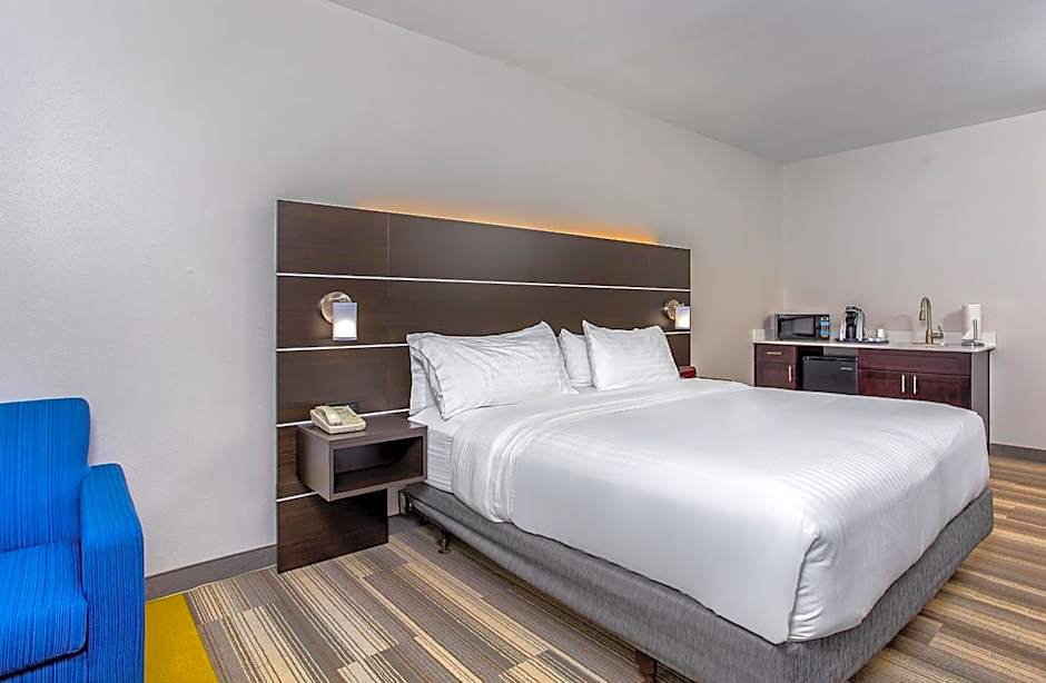 Holiday Inn Express & Suites Morristown By IHG