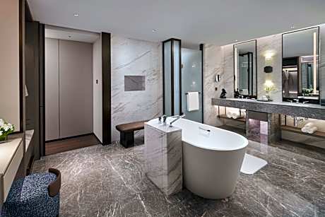 1 Bedroom Suite Garden View Dining Area