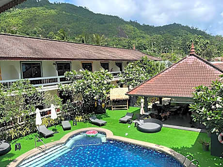 Tropical Palm Resort.