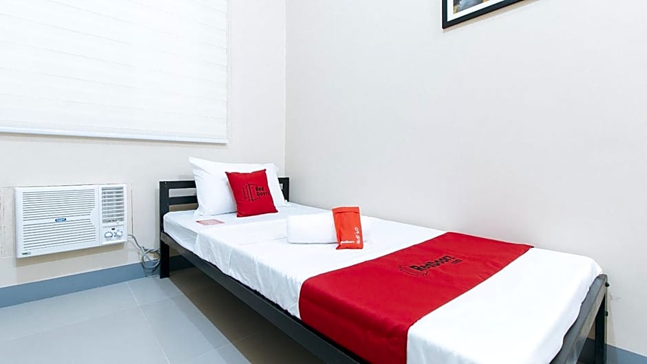 RedDoorz Plus @ Torre De Manuel Residences 1