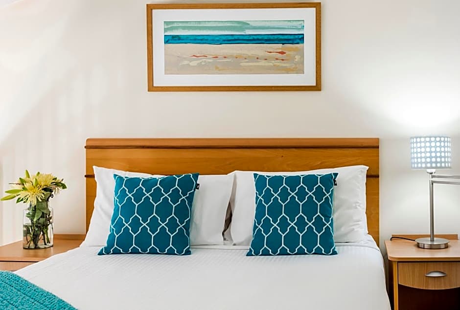 Oaks The Entrance Waterfront Suites