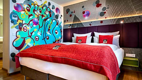 Premium Queen Room