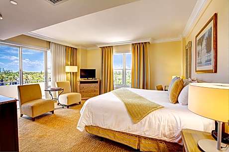 King Room with Bay View and Balcony