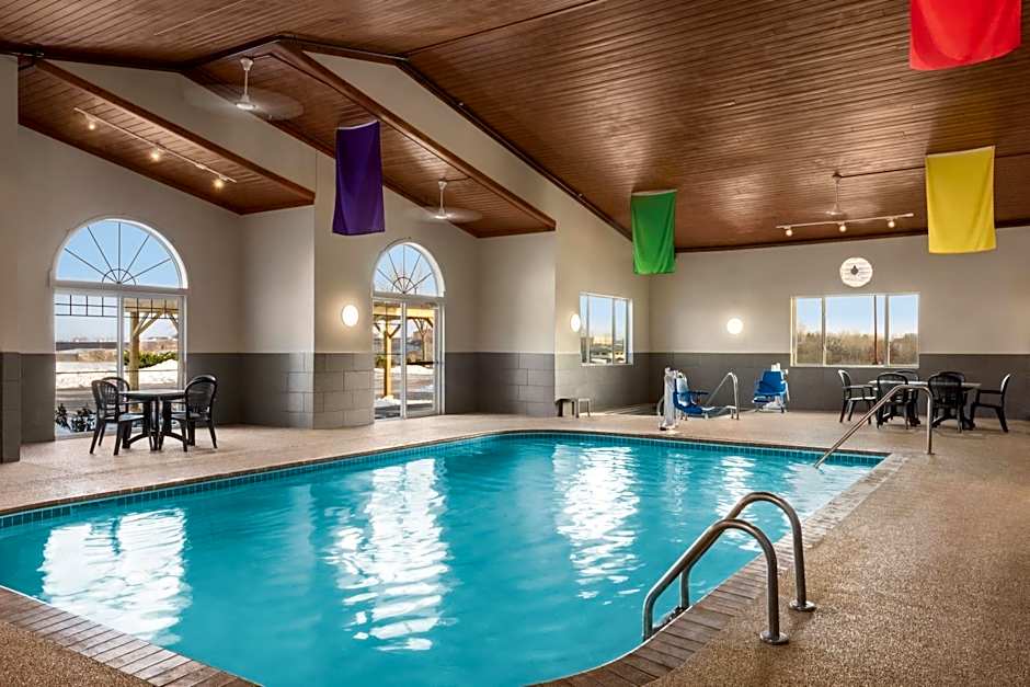 Country Inn & Suites by Radisson, Dubuque, IA