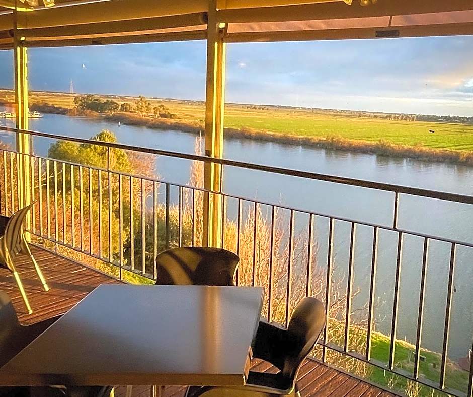 Tailem Bend Riverside Hotel