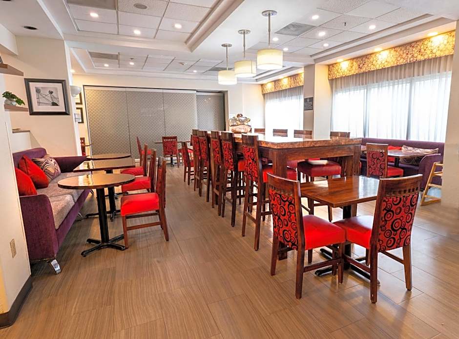 Hampton Inn By Hilton Guadalajara-Aeropuerto