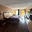 Camilla Inn & Suites