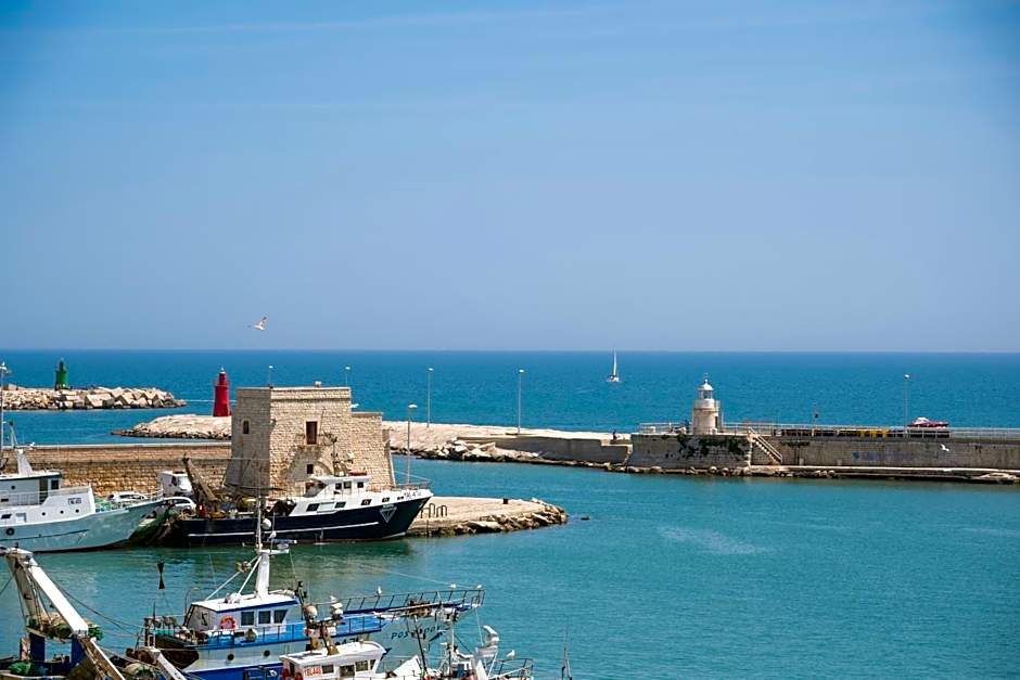 LA BANCHINA LUXURY SUITES