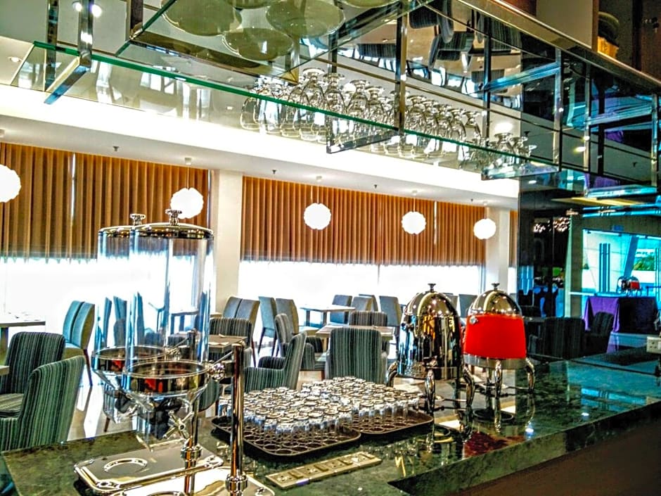 Greens Hotel & Suites