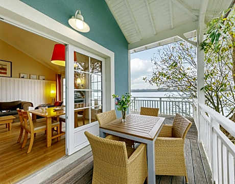 Lakeside Premium Cottage (4 People)