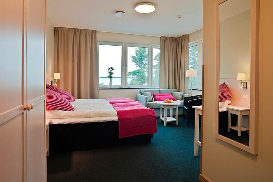 Ringsjöstrand Camping, Hotell och Stugby