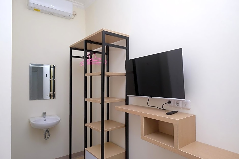 RedDoorz near Kawasan Bandara Ahmad Yani Semarang 2