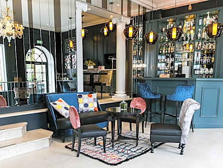 Hotel de Neuville Arc de Triomphe