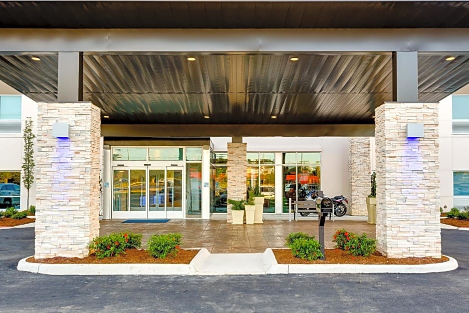 Holiday Inn Express & Suites Russellville