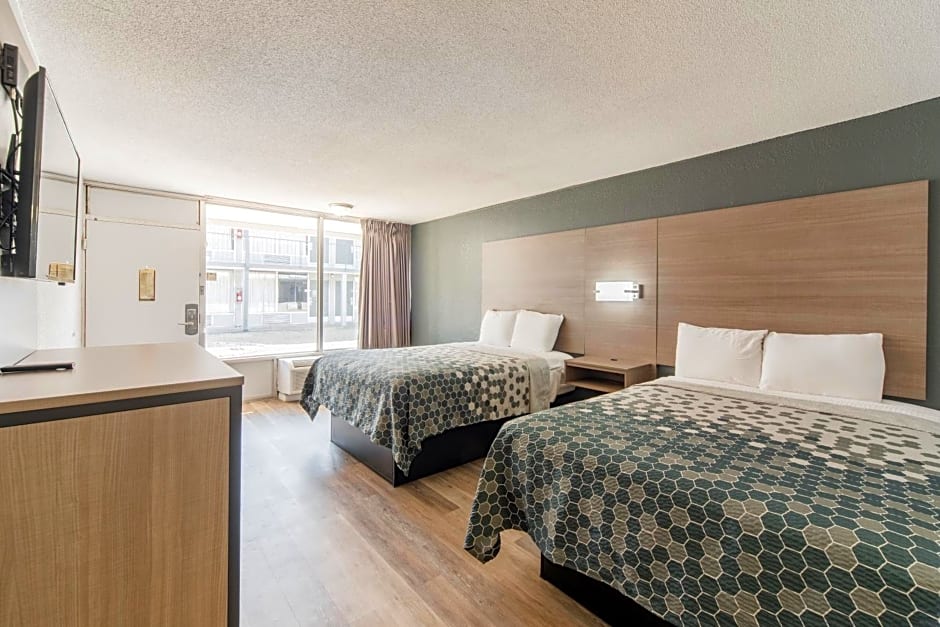 Econo Lodge Inn & Suites Near Bricktown