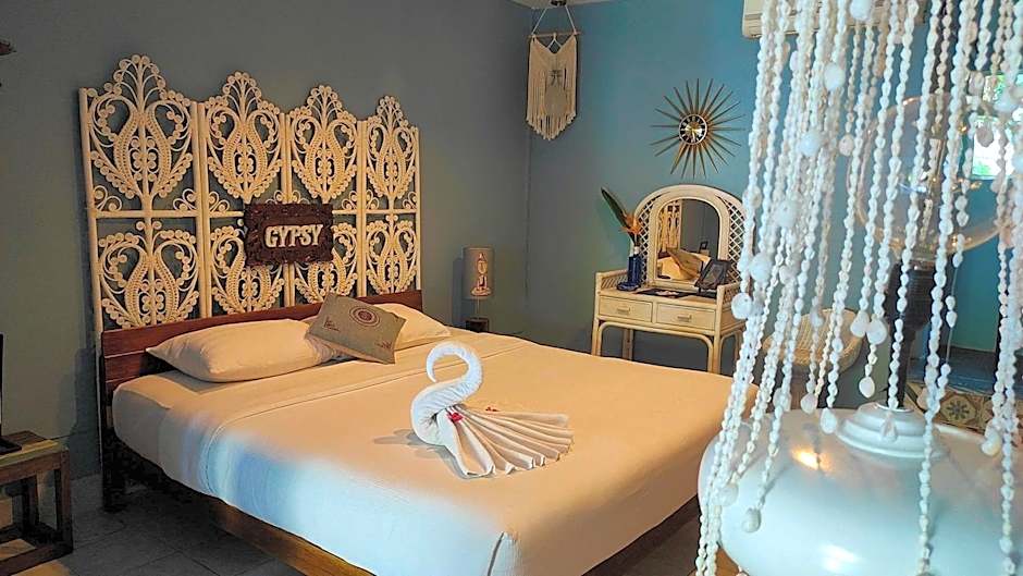 Baan Si Khao yanui