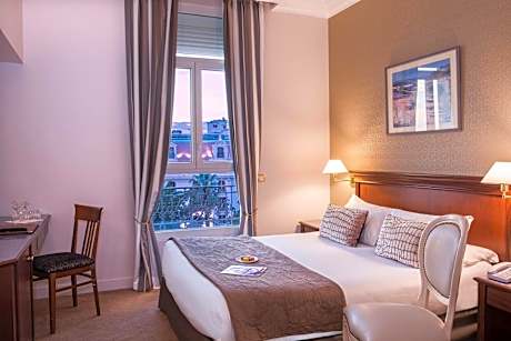 Double Room with Partial Sea View