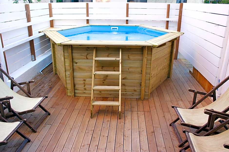 Sunflower Beach Backpacker Hostel & Bar